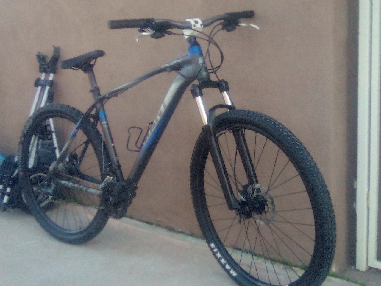Giant talon 29 in hardtail mountain bike