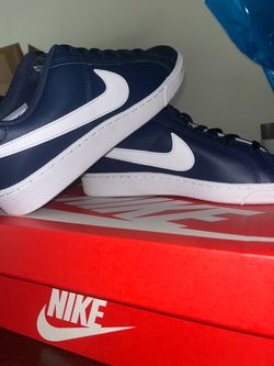 Nike Court Royale