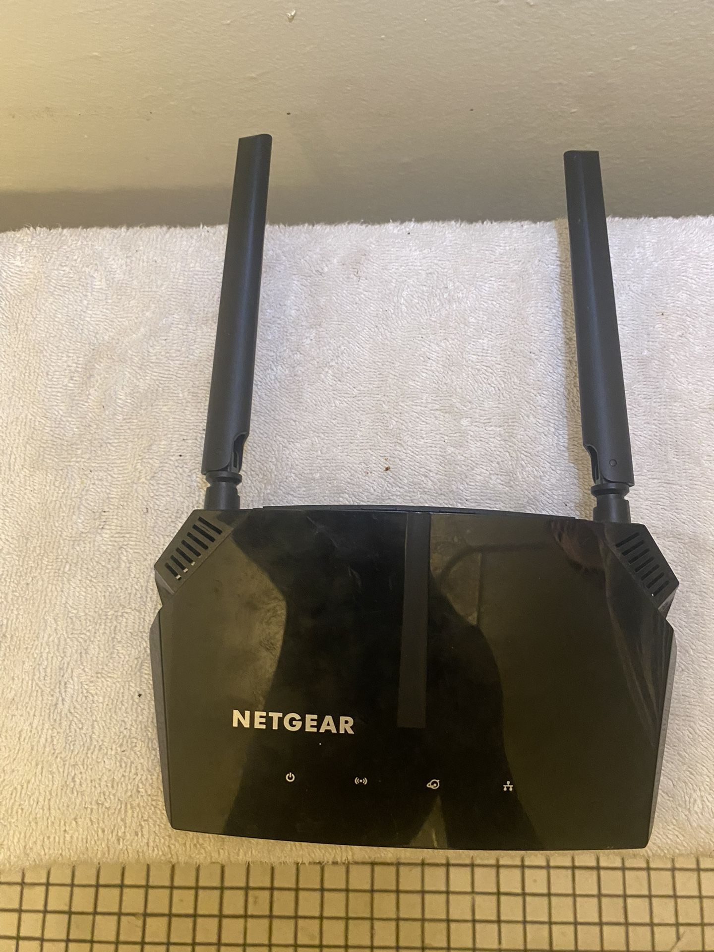 Netgear AC1200 (R6120) Dual-Band WiFi Router – Fast Speeds – Reset & Ready