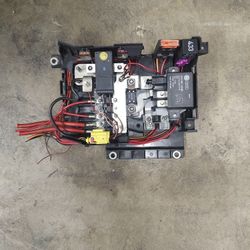Porsche Cayenne Main Relay Fuse Box 0(contact info removed)4