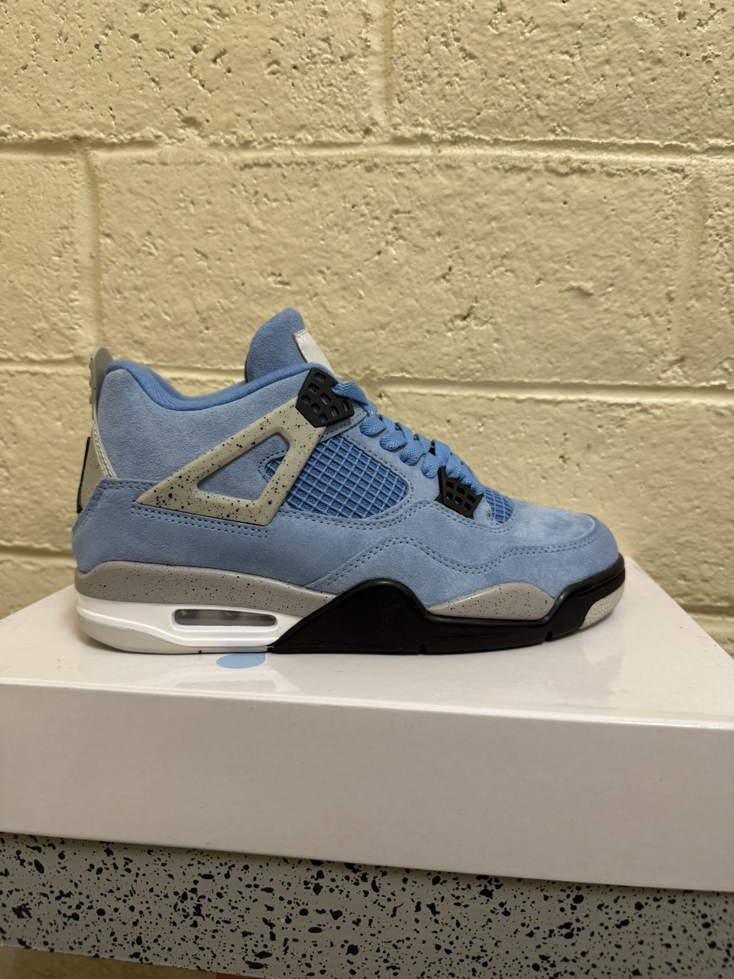 Jordan 4 Retro University Blue