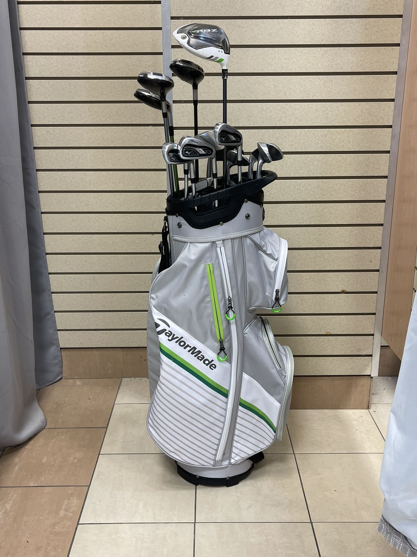 Taylormade Golf Bag Lot Of 13 Clubs