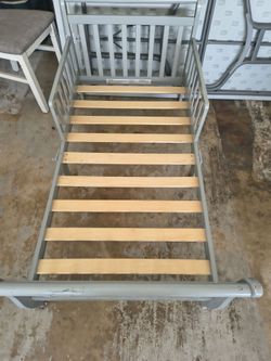 Toddler bed frame