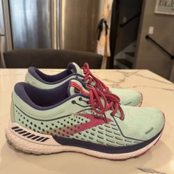 Brooks Tennis Size 13