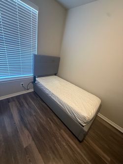 Twin Bed Set w/Mattress Incl.!