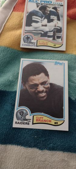 Football Topps 1982. 54 Cards, Branch, D Shell, W Chandler,  Wesley Walker, Dwight Clark & More Cash Porch Pickup Redmond 