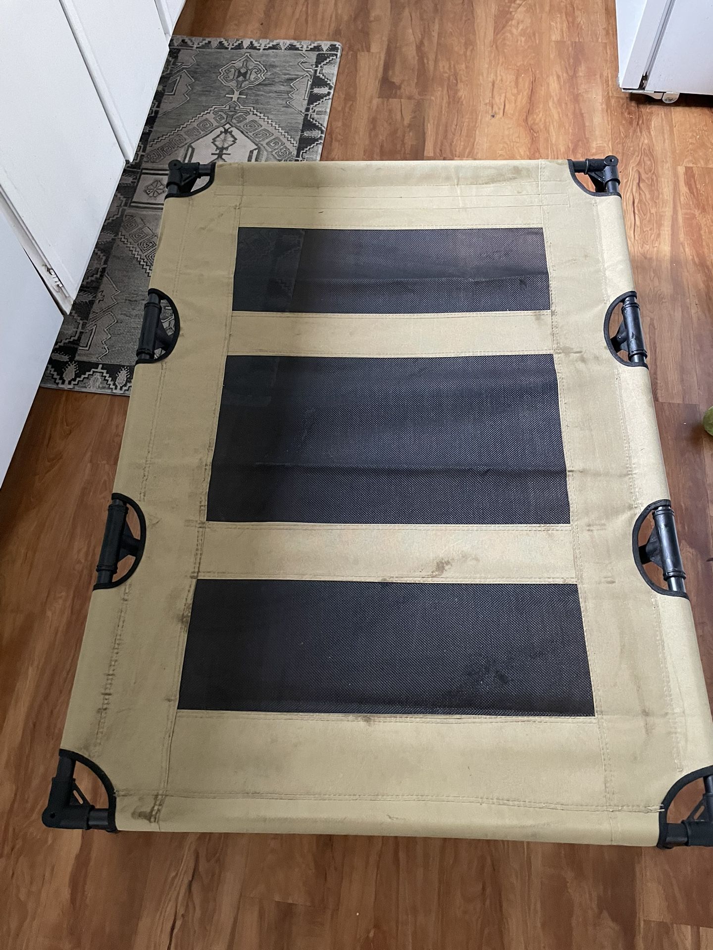 Fiocco elevated Dog Bed