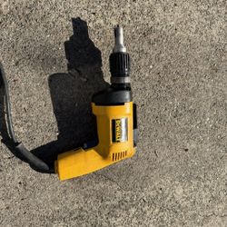 DeWalt VSR drywall screwdriver/screw gun