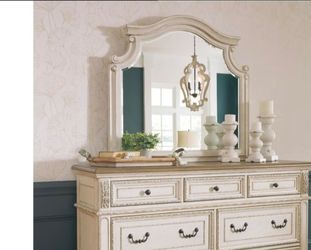 Just the base mirror scarlet