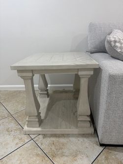 White Wood End Table with Baluster Legs