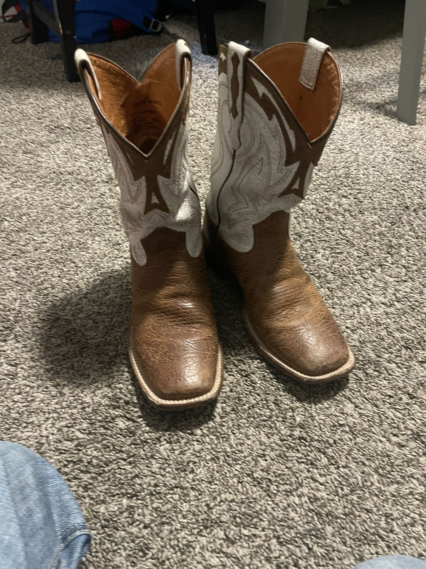 White An Brown Boots 