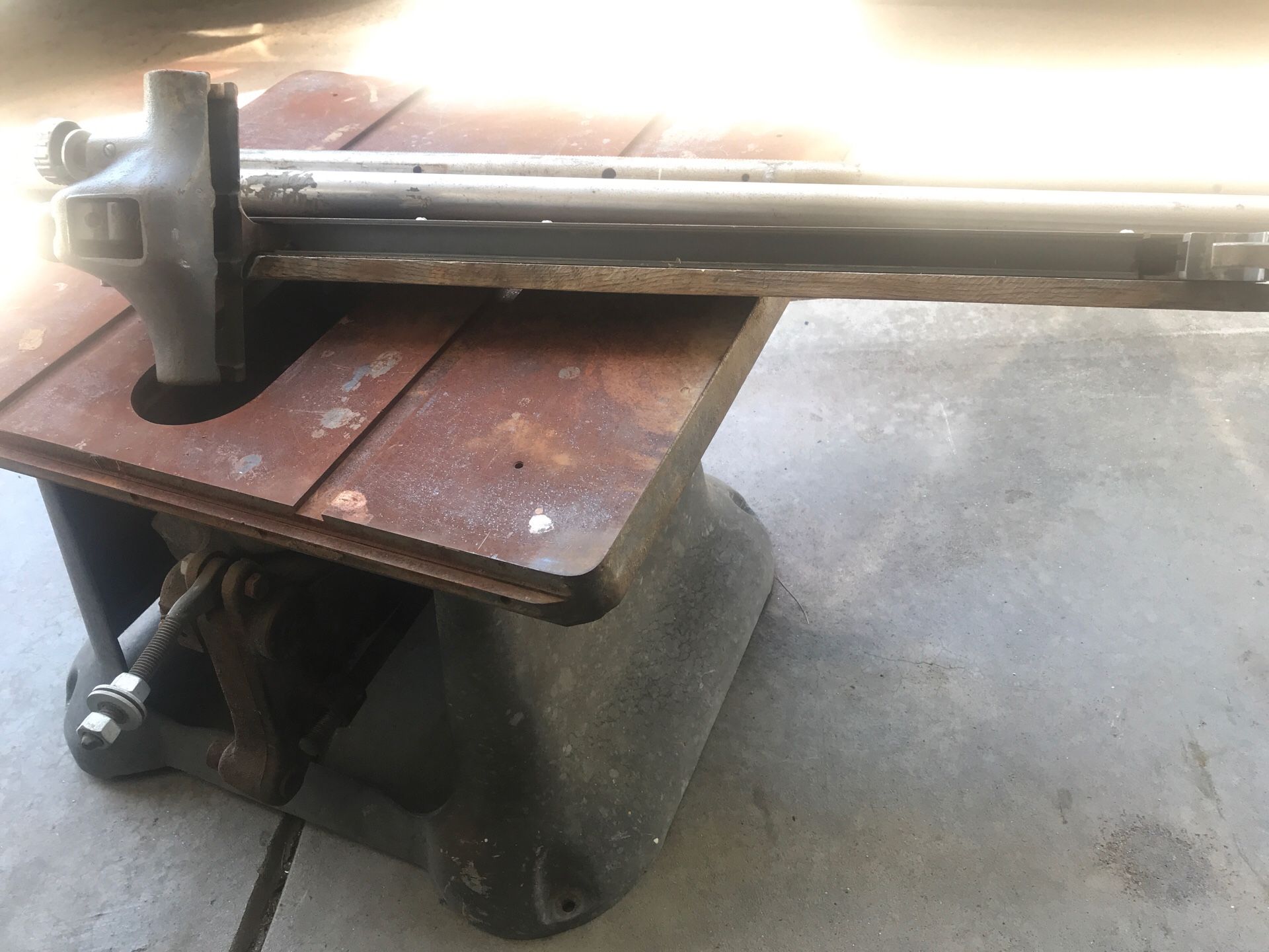 Project table saw