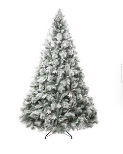 7.5 foot Christmas tree