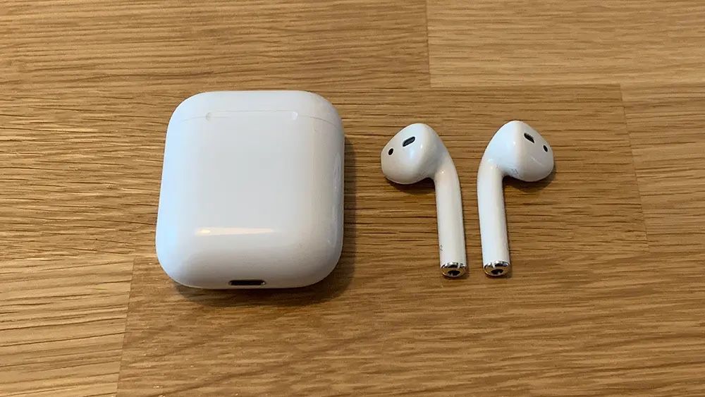 AirPods Regular Works Great Just Never Use Them Anymore Got New Ones 