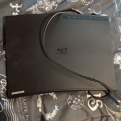 Samsung Blu-ray DVD Player With DVDs