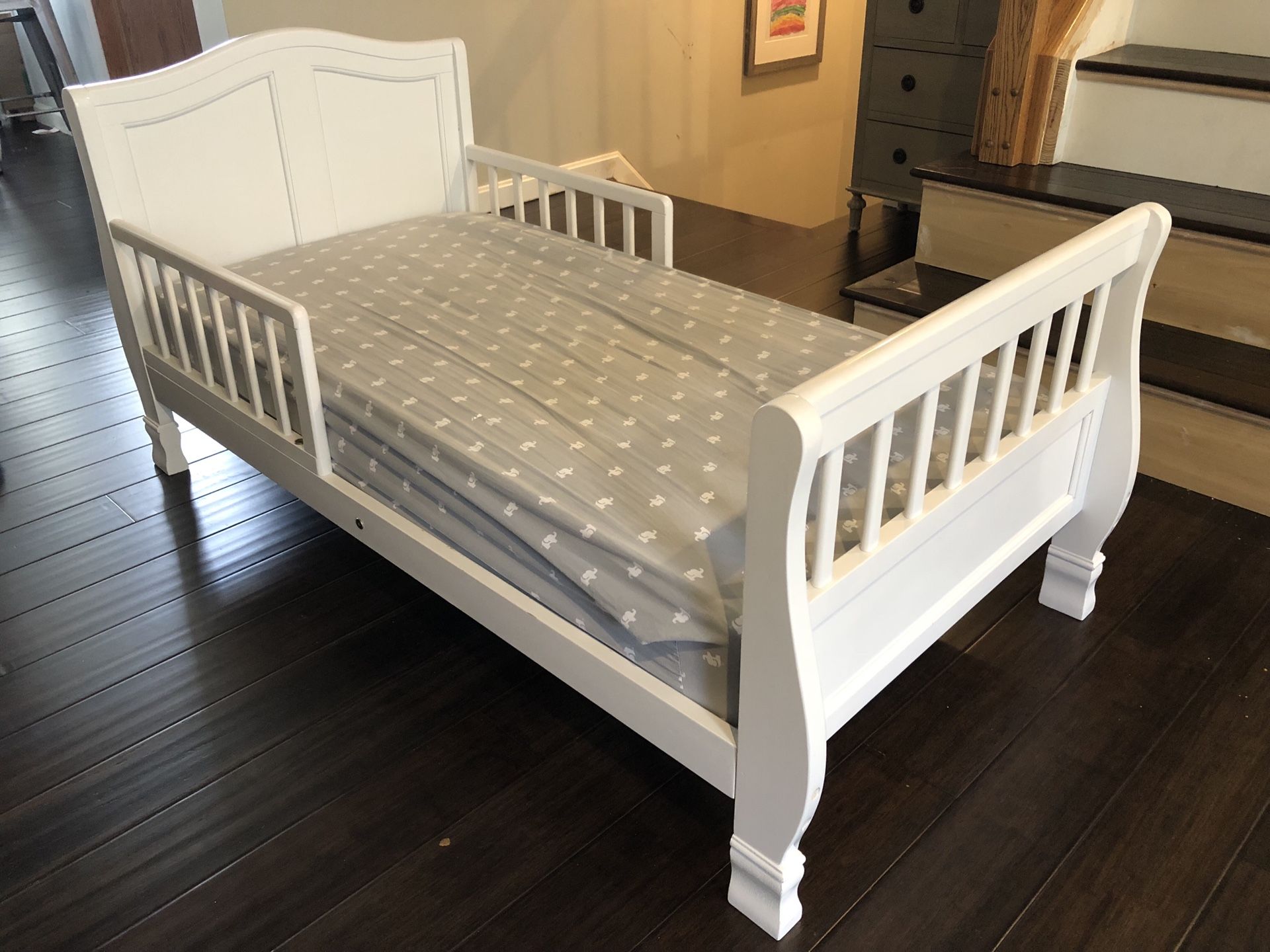 Toddler bed