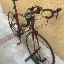 TREK One Series 1.1 Alpha Road Bicycle   58 Cm   H2