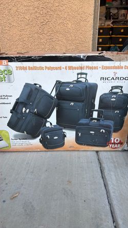Luggage set