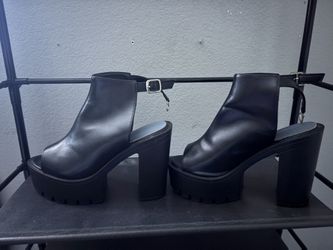 Black chunky heals