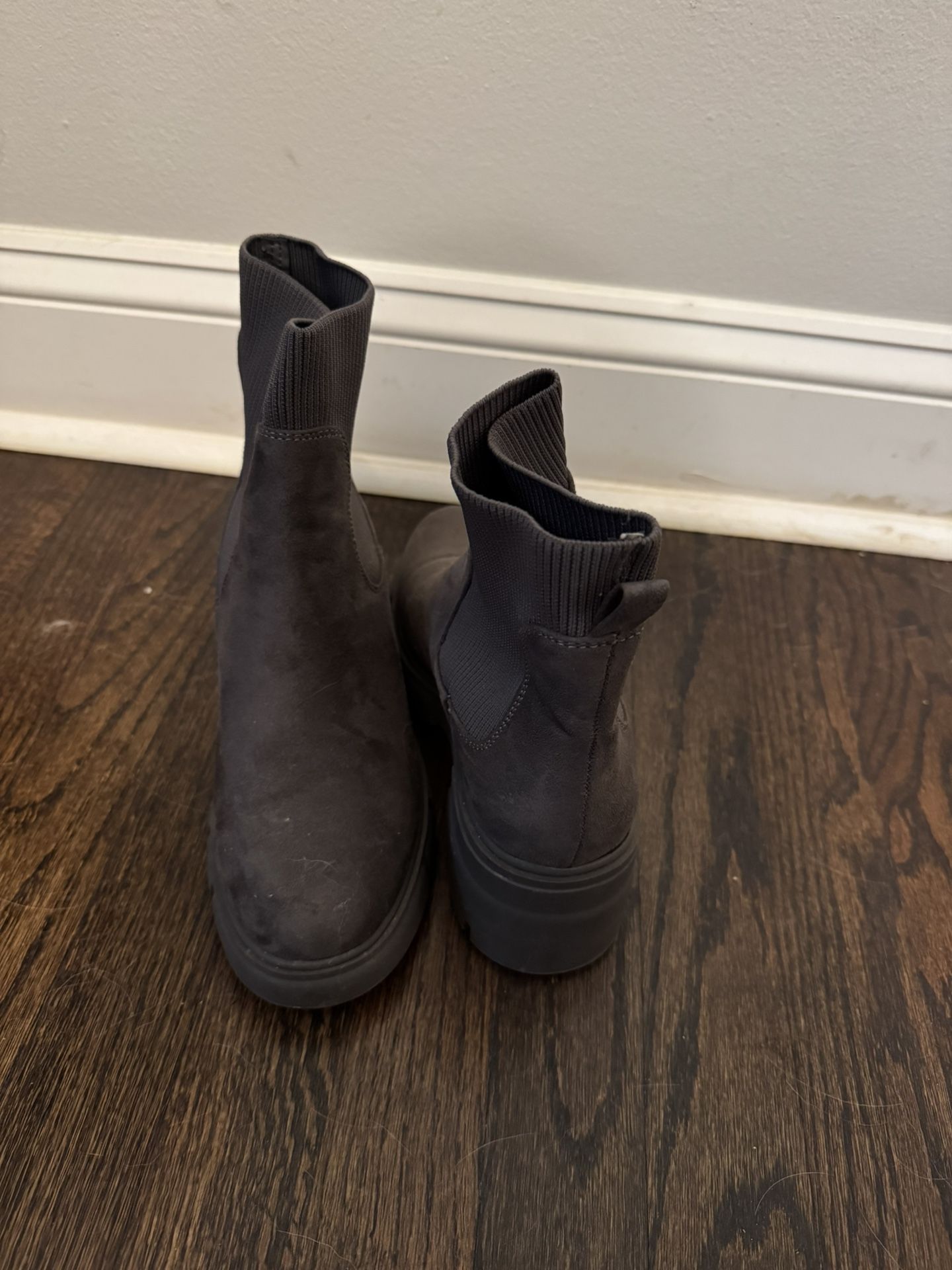 Women’s Chelsea Boots