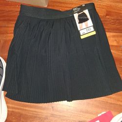 GapFit Pleated Skort. Black Retail $59.95, NEW