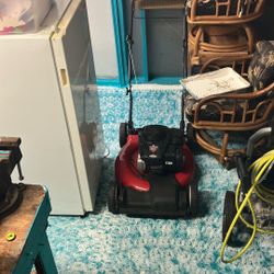 Brigs And Stratton Engine Yard Machines 22” Self Propelled Mulch Rear Bag Do Have The Bag Just Needs To Be Cleaned So Didn’t Take A Pic Of It Asking 