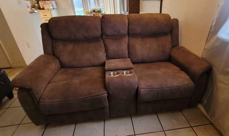 Recliner/couch/sofa
