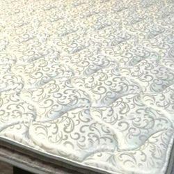 King Mattress, Take it with $40 down! Awesome Deal!