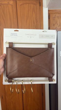 Threshold Organizer with Hooks