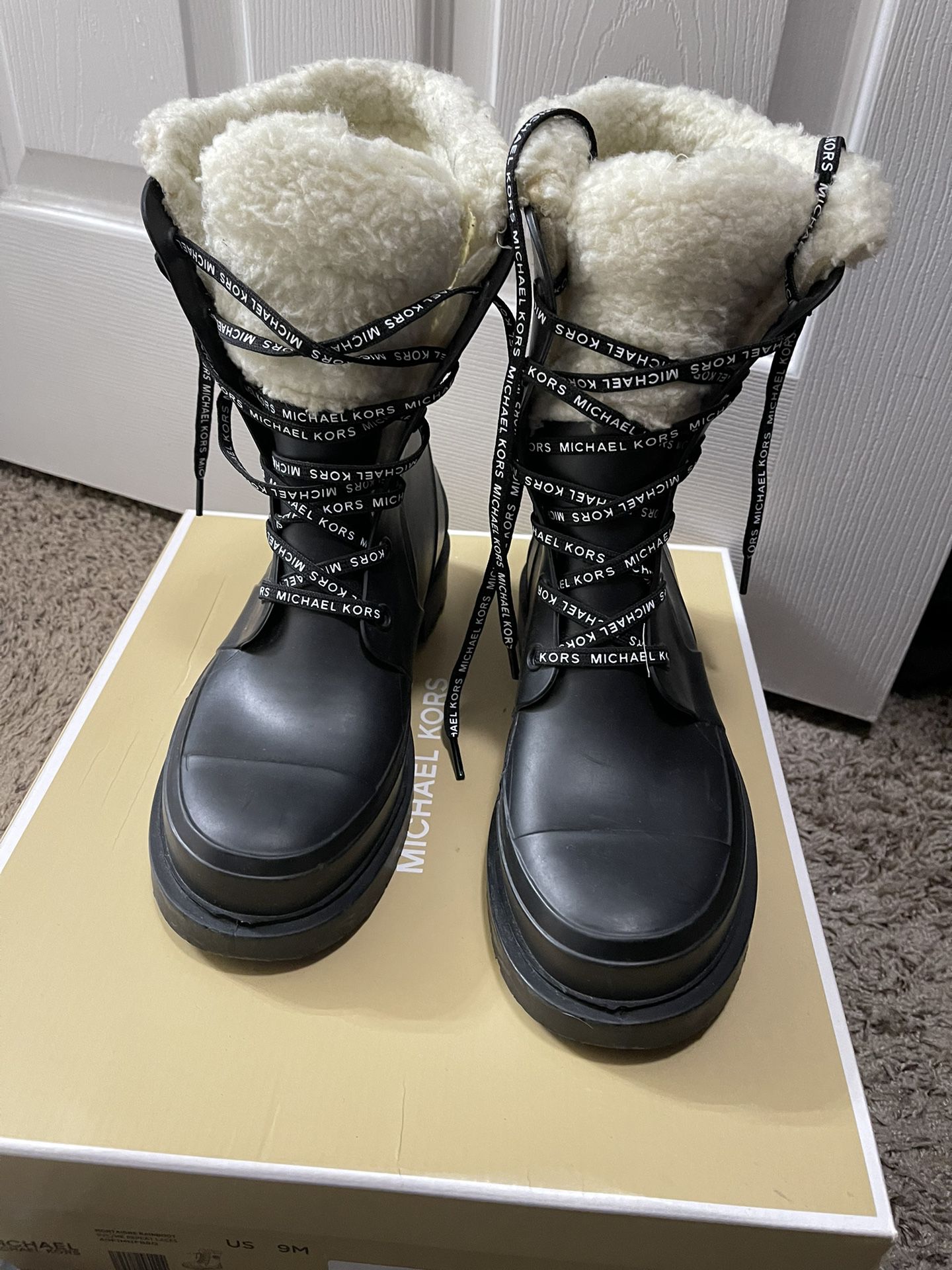 MK Snow Boots