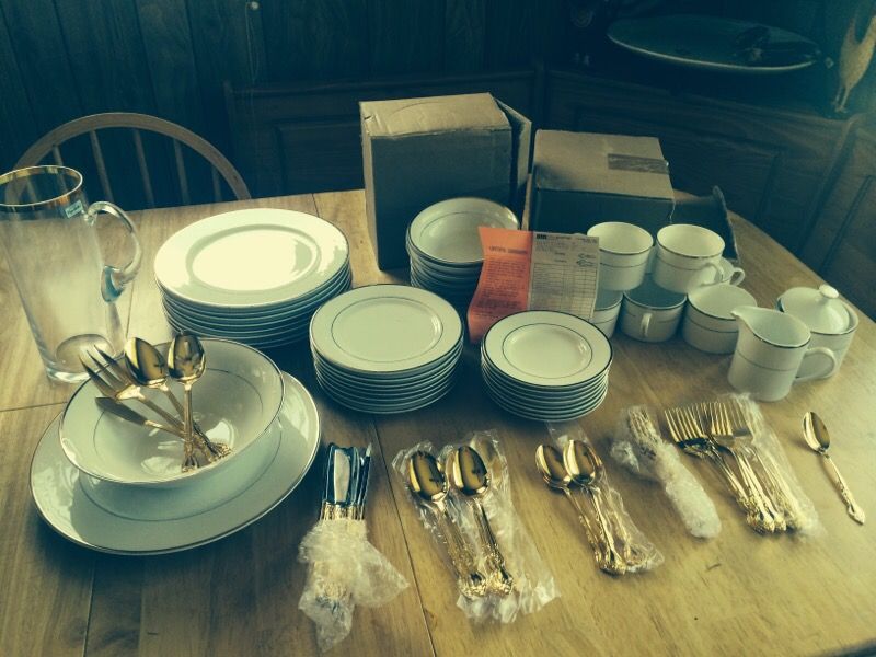 Excel vintage gold 4533 dishes & Estia gourmet flatware