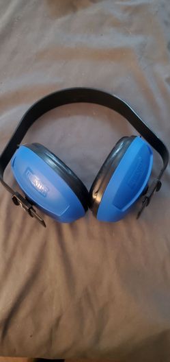 Noise canceling headphones