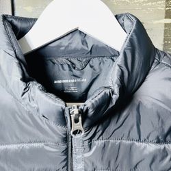 Amazon Essentials Vest Size Medium 