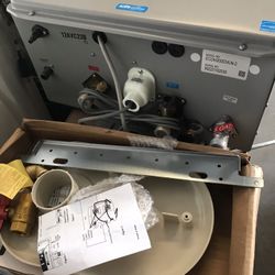 Indoor  Tankless  Water  Heater  199.900 Btus Brand New Warranty  Working  Complete  Temperature  Control 