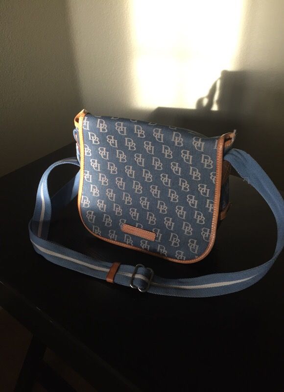 Dooney&bourke messenger bag