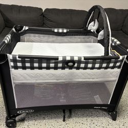 Graco Baby Pack N Play Play yard 