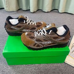 Bottega veneta orbits brown size 9