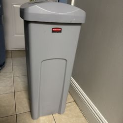 Rubbermaid Trash Bin