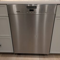 Miele Dishwasher G2143SCU