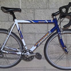 Cannondale 58cm Road Bike w Carbon Fork - Ultralight