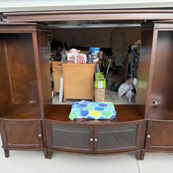 Entertainment center