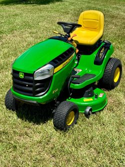 John Deere E120 Riding Lawnmower