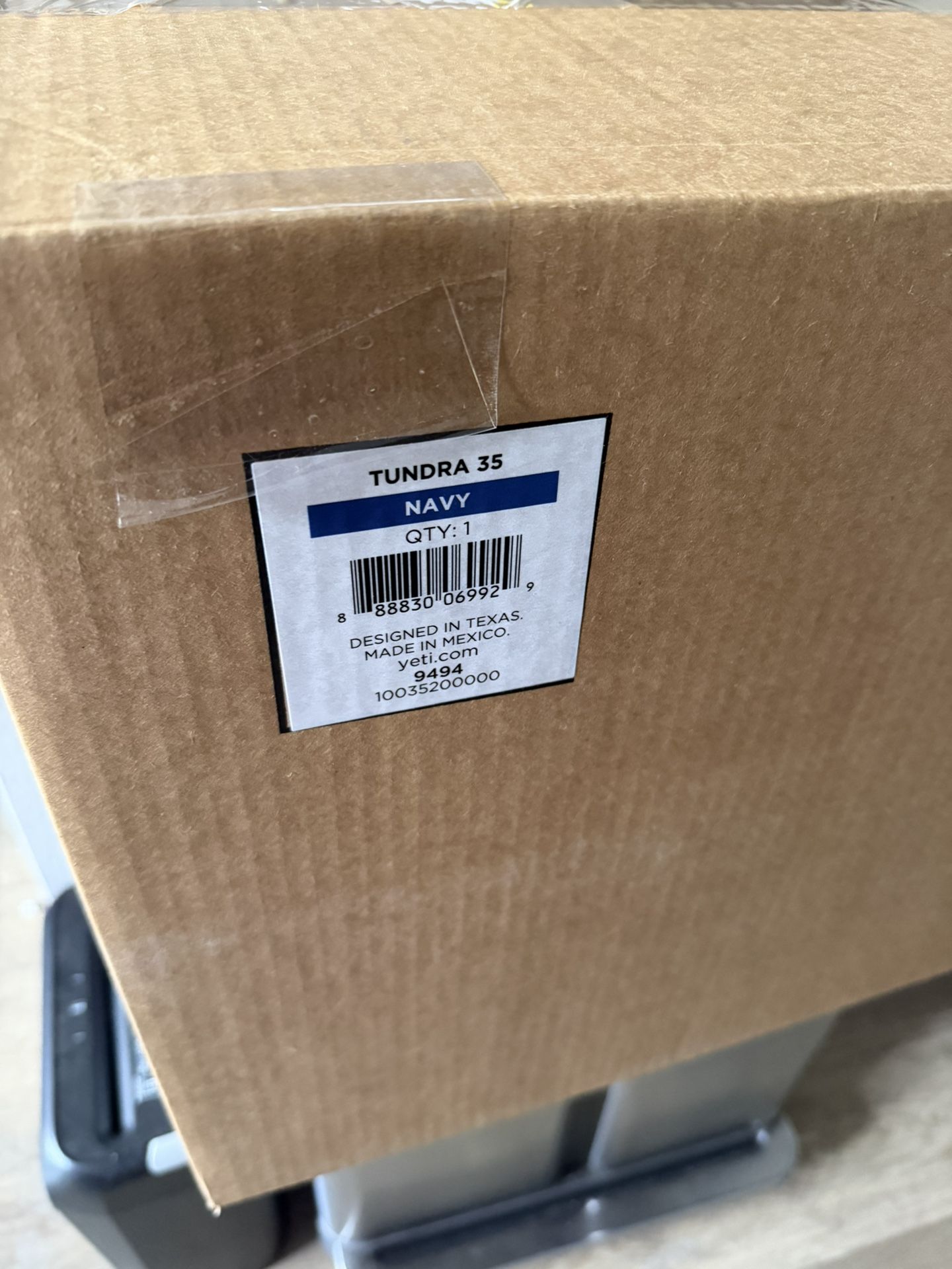 NEW Yeti Cooler Tundra 35 - Navy