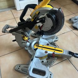Dewalt 20volt Miter Saw 7 1/4 With Battery And Charger 🔌 