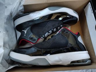 Jordan aura 2 NEW in box size- 9.5