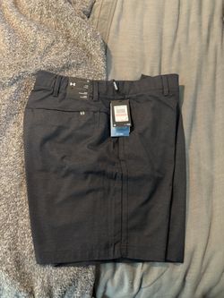 Under Armour Men’s 40” Black golf shorts (new with tags)