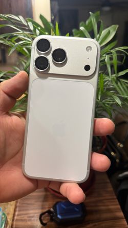 Apple iPhone 17 Pro  max White Titanium