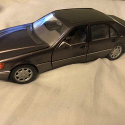 Mercedes W140 S600 1:24 Model 8 Inches 
