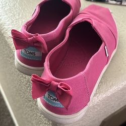 Girl  pink Tom’s size 2