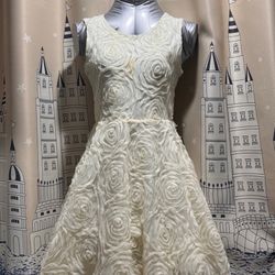 Girl white rose lace dress Size 16